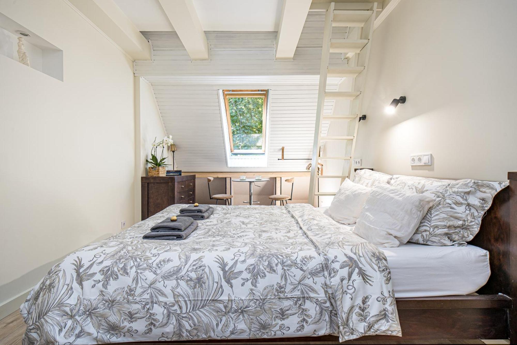 Beachside Apartment *